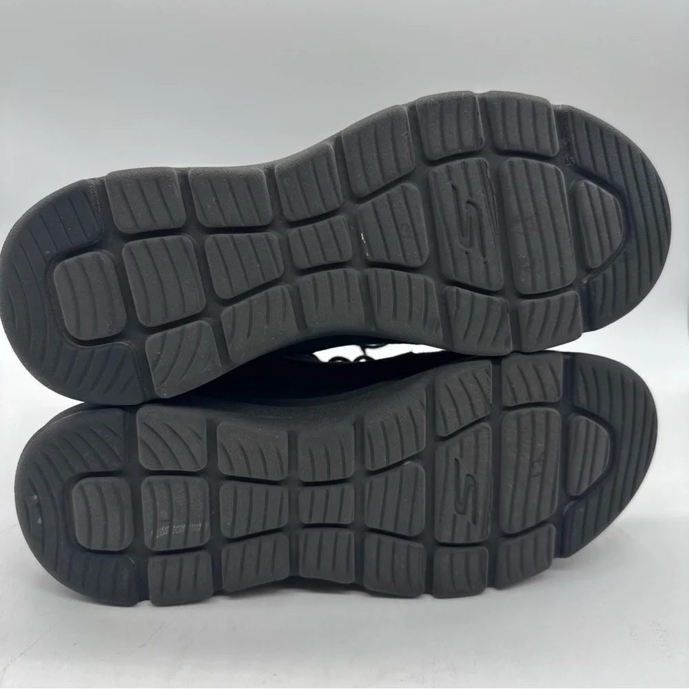 Skechers Women's Black and Gray Winter Boots